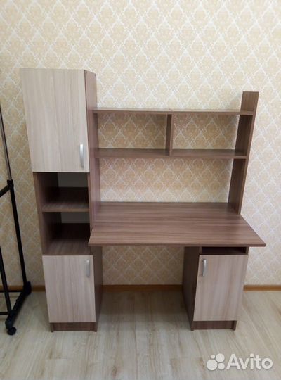 Письменный стол для школьника