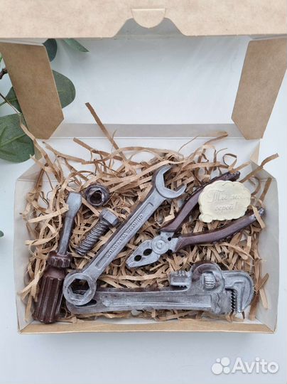 Инструменты из шоколада, подарок на 23 феараля