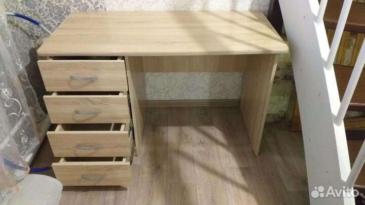 Письменный стол