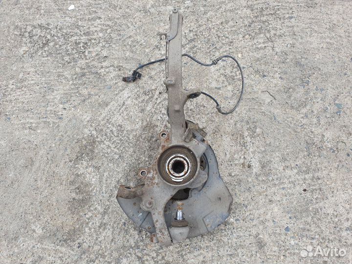 Кулак передний левый для Mercedes W220