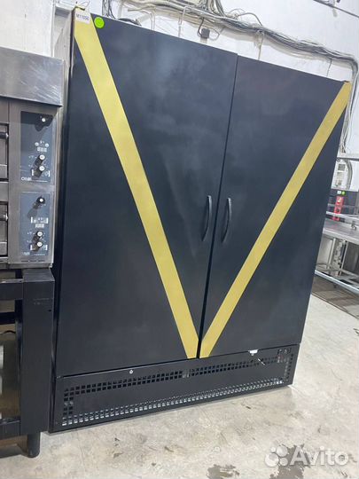 Холодильный шкаф