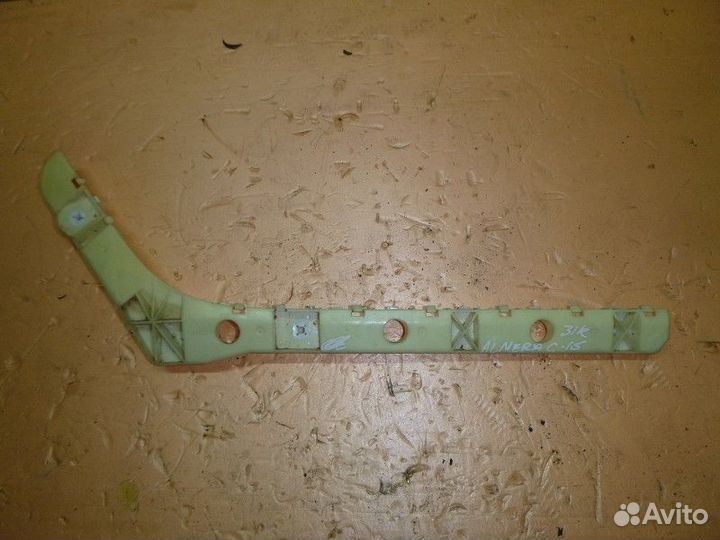 Направляющая заднего бампера правая nissan almera