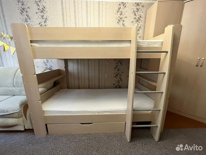 Двухъярусная кровать