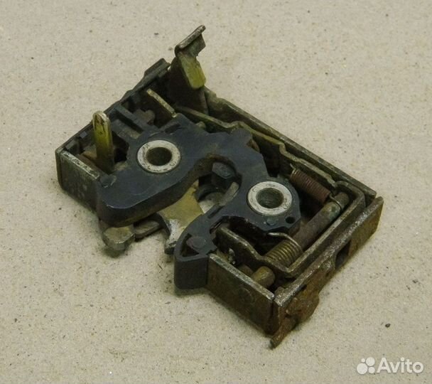 Замок двери задний левый VW Golf 2