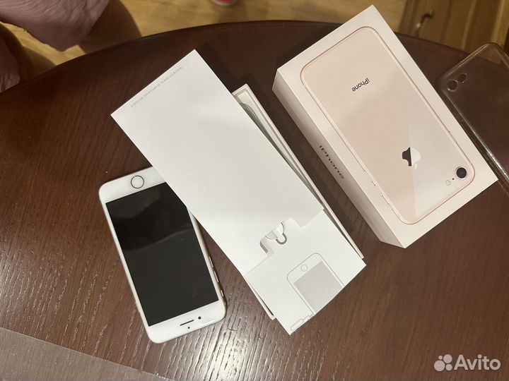 Телефон iPhone 8 64 gb