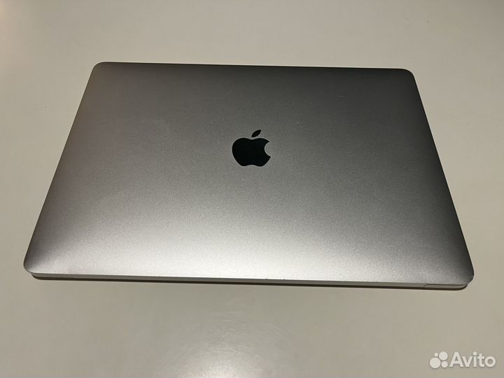 Apple MacBook pro 13 touchbar i7/16/512