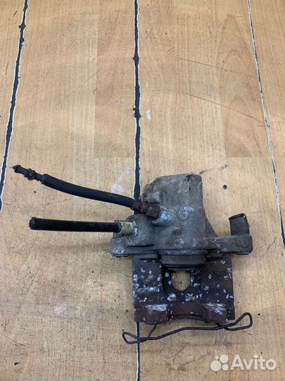 Суппорт задний правый Mazda 3 хетчбэк 5-ти дв