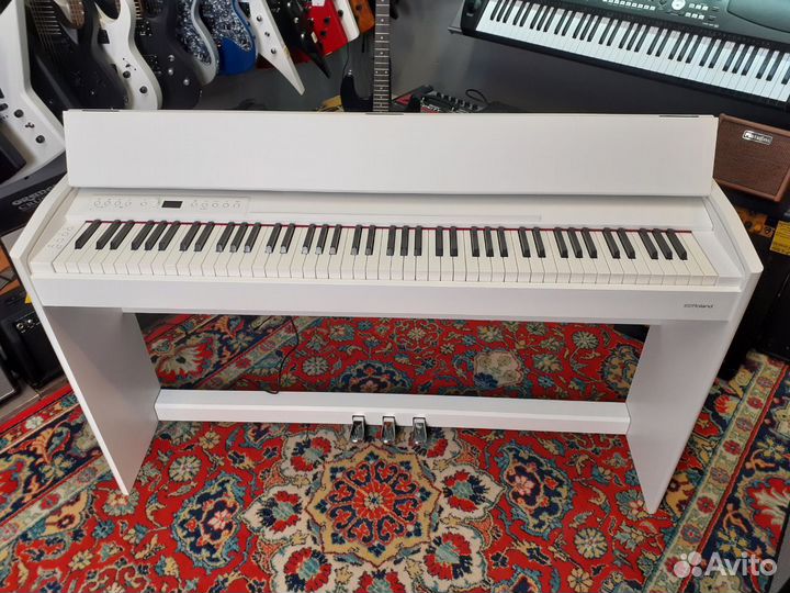 Roland F701-WH цифровое пиано