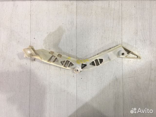 Крепление заднего бампера лев. mazda 3 BK 2.0 мт с