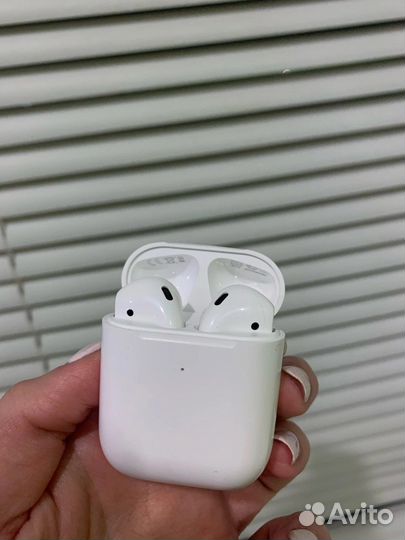 Запакованные Airpods 2 + чехол