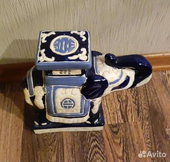 Подставка интерьерная 