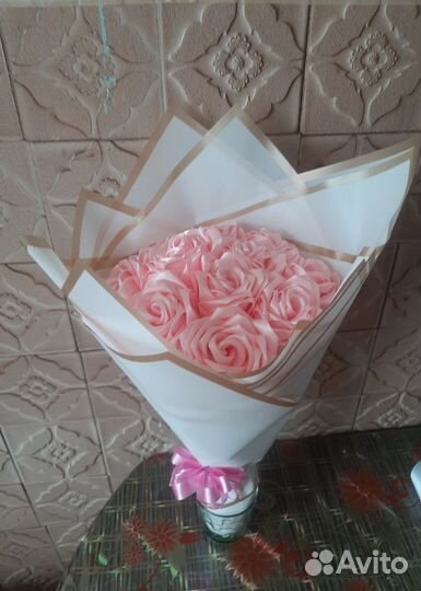 Розы из атласных лент