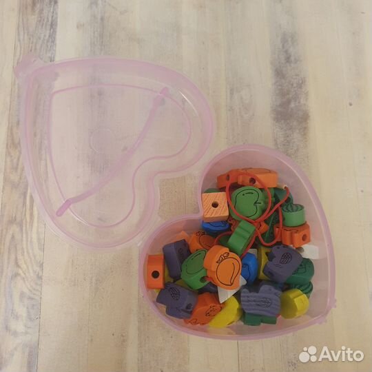 Детская игра - шнуровка 