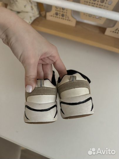 Кроссовки котофей 24