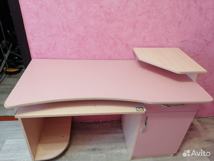 Письменный стол