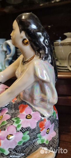 Фарфоровая статуэтка цыганка земфира