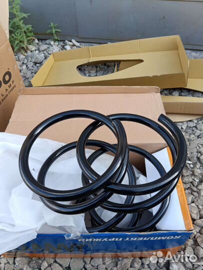 Пружины переднии lancer 9