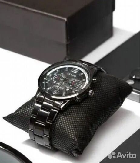 Часы наручные кварцевые