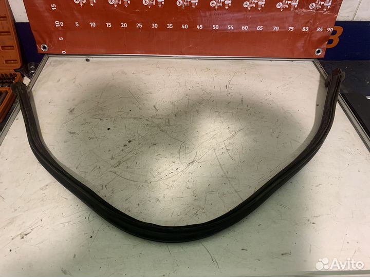 Renault Sandero Уплотнитель капота