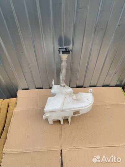 Бачок омывателя Lexus GS 300 450h 05-11 гв