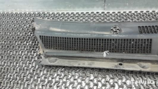 Накладка декоративная (жабо, дождевик) toyota RAV