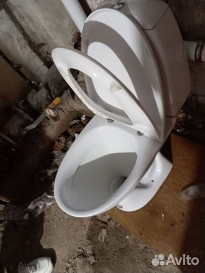 Продам унитаз б/у в хорошем состоянии