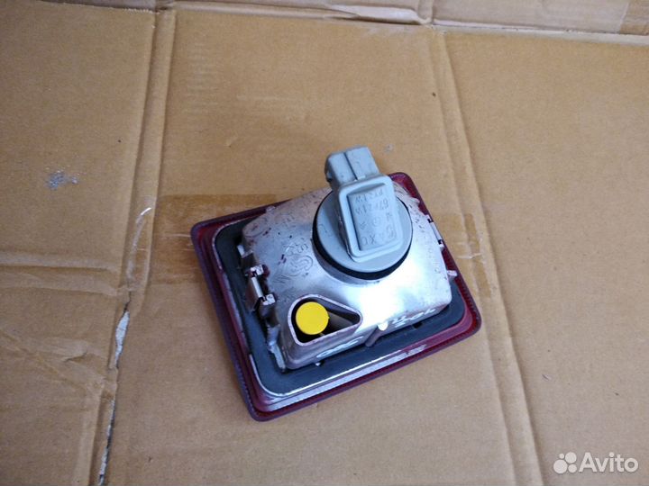 Противотуманный фонарь Peugeot 407