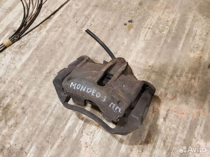 Суппорт правый Ford mondeo 3