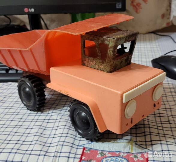Советские игрушки машинки