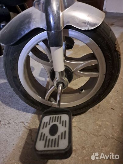 Трехколесный велосипед с ручкой