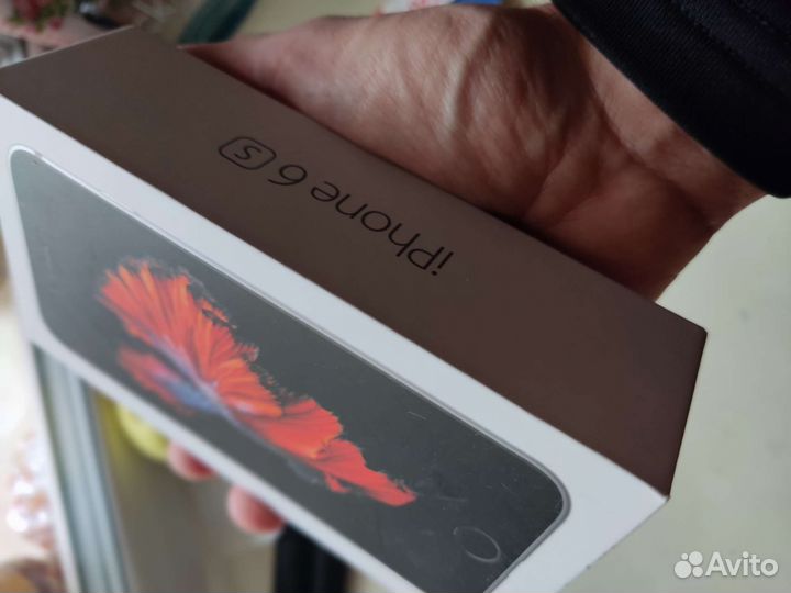 Коробка от iPhone 6s