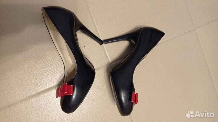 Туфли женские на каблуке 37 р. лакированные Kari