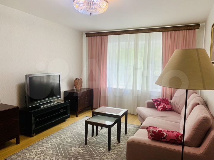 4-к. квартира, 82 м², 2/5 эт.