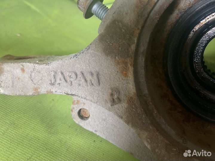 Поворотный кулак subaru forester sg5