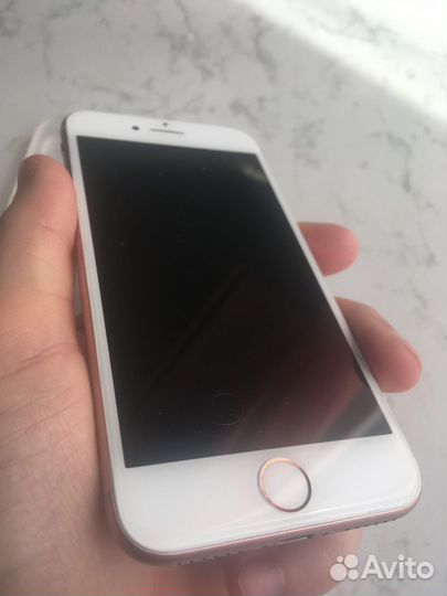 Телефон iPhone 8