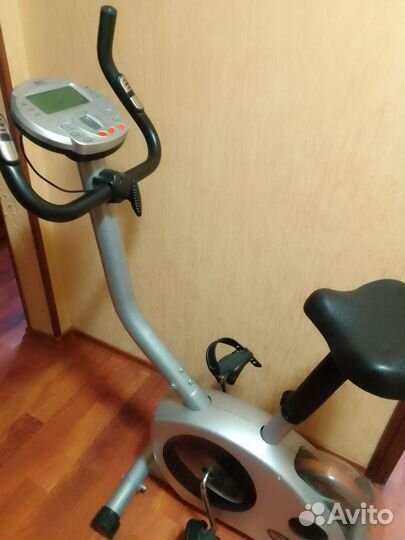 Спортивный тренажер-велосипед