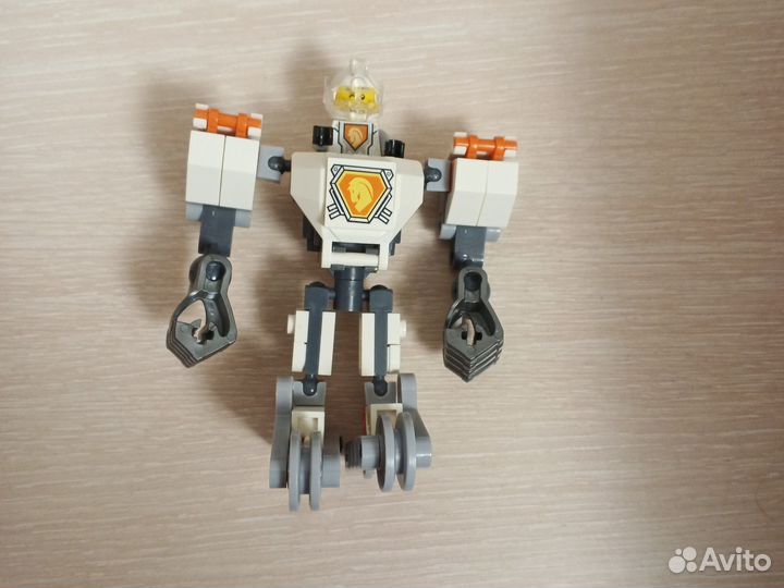 Lego nexo knights костюмы и нексо щиты