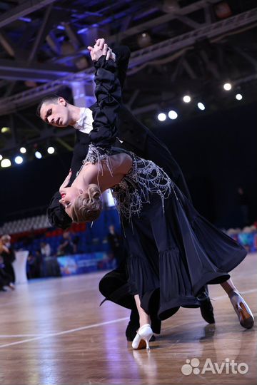 Тренер по бальным танцам