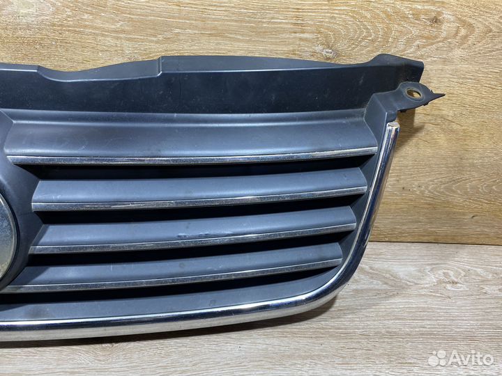 Решетка радиатора Volkswagen Passat B5+ Арт 130417