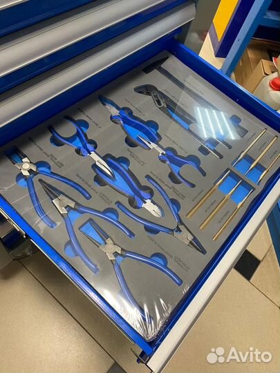 Тележка инструмент.с набором инструмента 255 пр