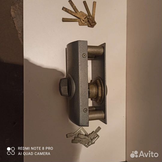 Замок гаражный накладной