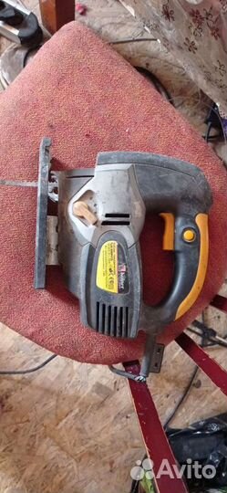 Лобзик с фонариком и лазером