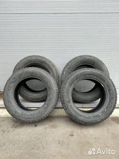 Bridgestone Blizzak Spike-02 215/65 R16 98T