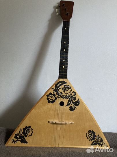 Продам балалайку б/у