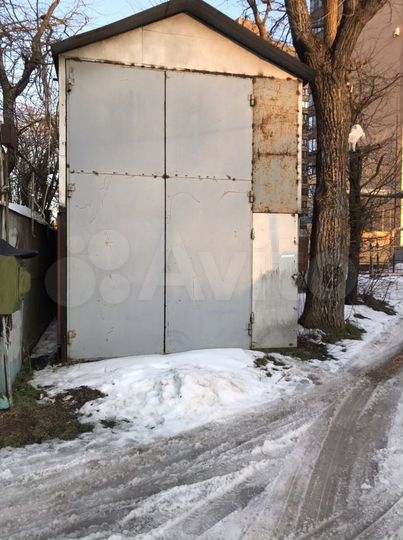 Гараж, > 30 м²