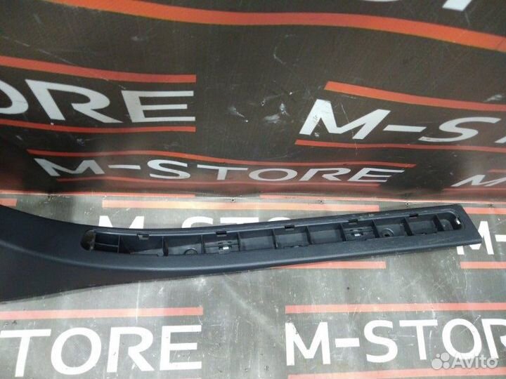 Накладка на порог салона левая Volkswagen Touareg