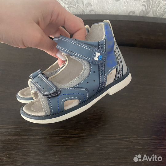 Сандали на мальчика 22