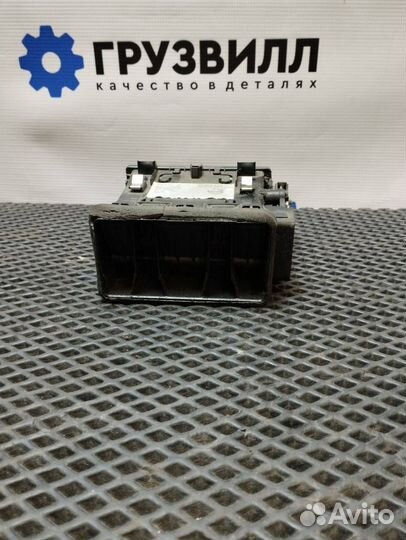 Дефлектор обдува салона левый Volvo FH4 82165759