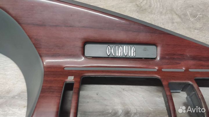 Накладка торпедо Skoda Octavia тур 1U1857053