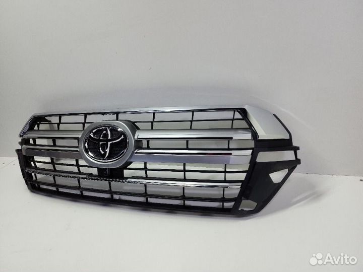 Решетка радиатора передняя Toyota Land Cruiser 200